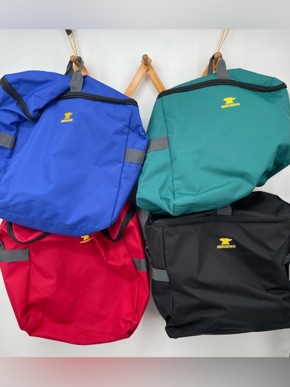 MountainSmith Set of 4 Cubes - Blue, Teal, Red, Black